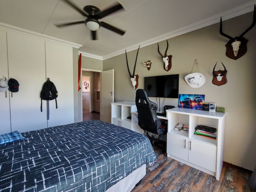 4 Bedroom Property for Sale in Three Rivers East Gauteng