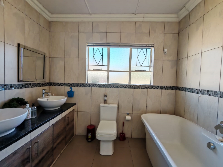 4 Bedroom Property for Sale in Three Rivers East Gauteng