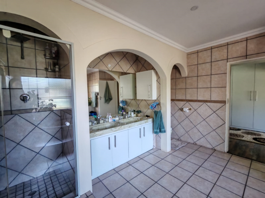 4 Bedroom Property for Sale in Three Rivers East Gauteng