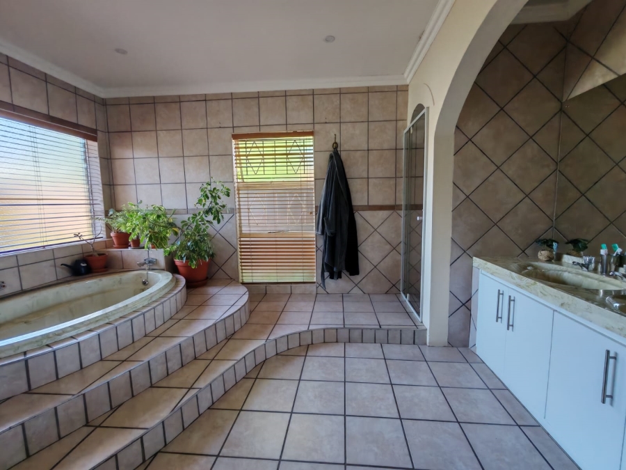 4 Bedroom Property for Sale in Three Rivers East Gauteng