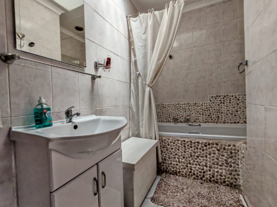 3 Bedroom Property for Sale in Three Rivers Gauteng