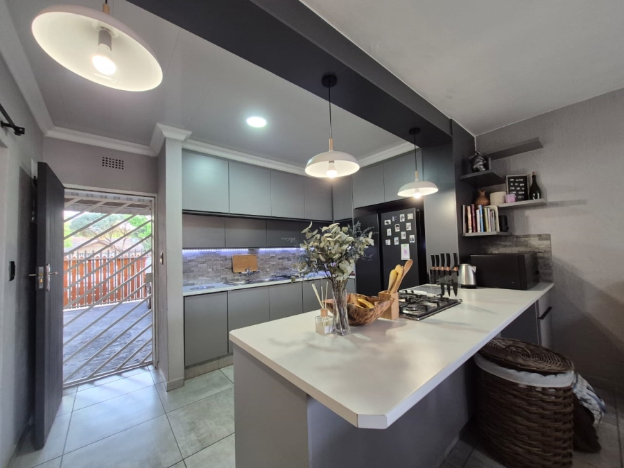 2 Bedroom Property for Sale in Meyerton Central Gauteng