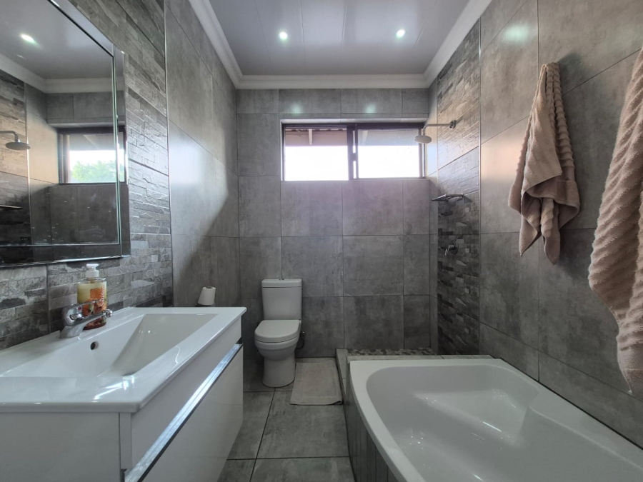 2 Bedroom Property for Sale in Meyerton Central Gauteng