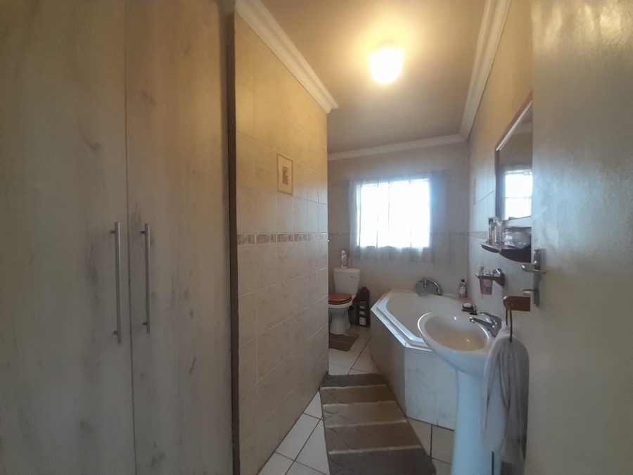 To Let 3 Bedroom Property for Rent in Kookrus Gauteng