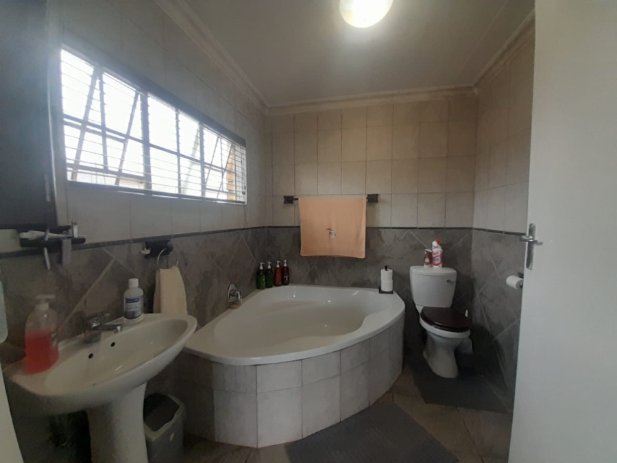 To Let 3 Bedroom Property for Rent in Kookrus Gauteng