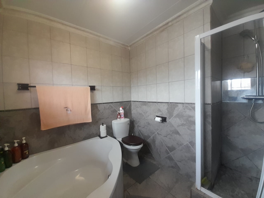 To Let 3 Bedroom Property for Rent in Kookrus Gauteng
