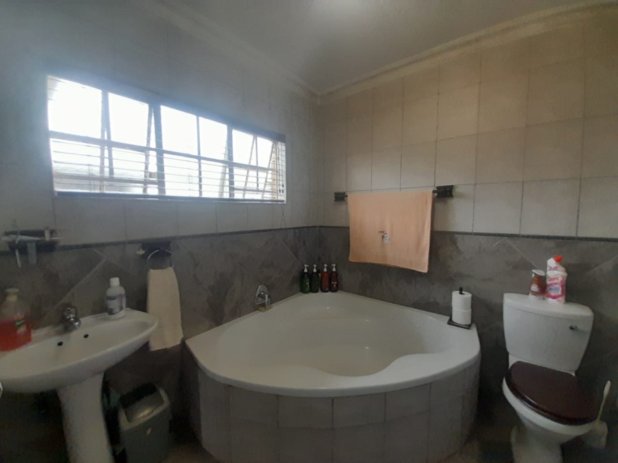 To Let 3 Bedroom Property for Rent in Kookrus Gauteng