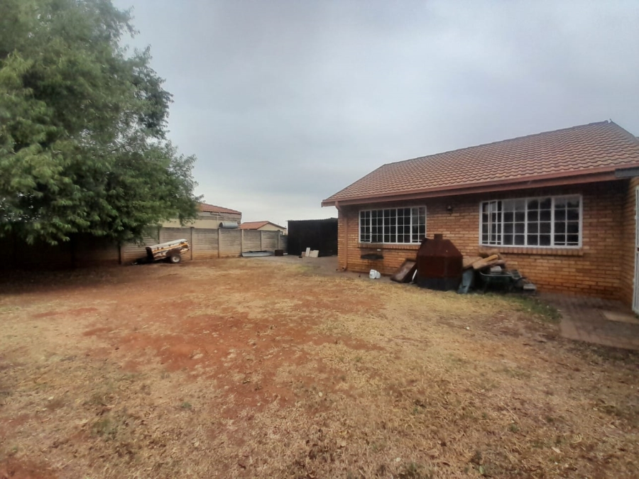 To Let 3 Bedroom Property for Rent in Kookrus Gauteng