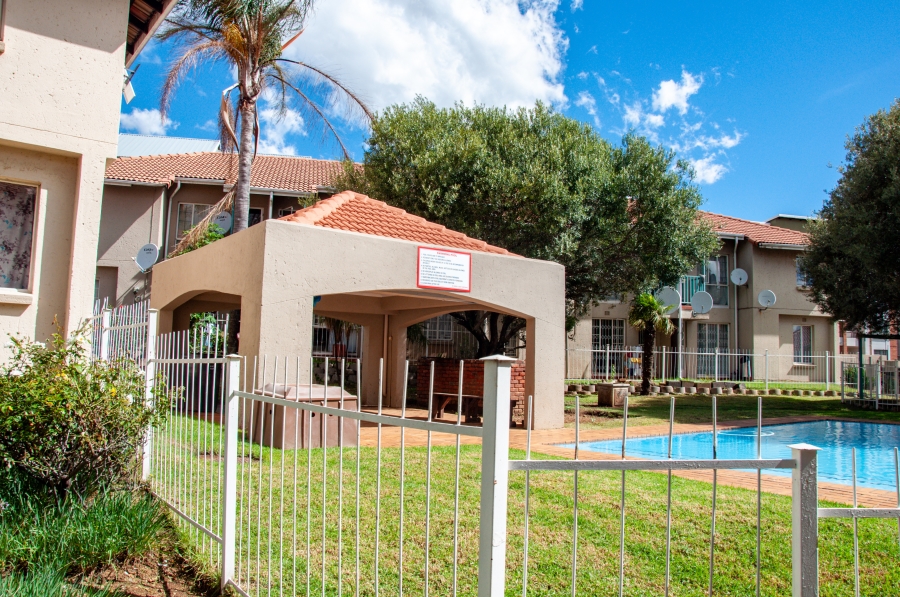 2 Bedroom Property for Sale in Vorna Valley Gauteng