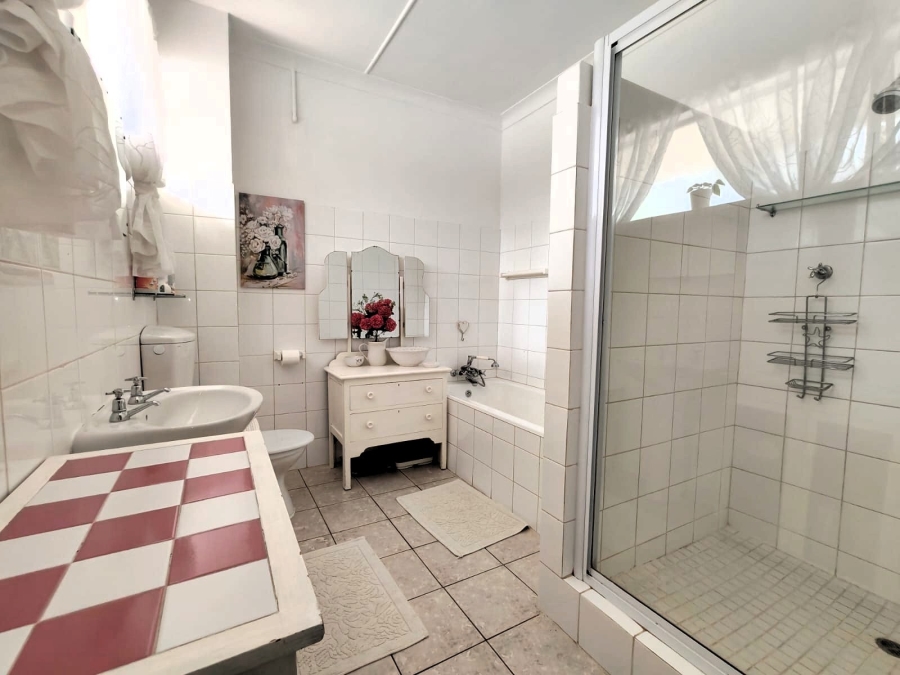 3 Bedroom Property for Sale in Three Rivers Proper Gauteng