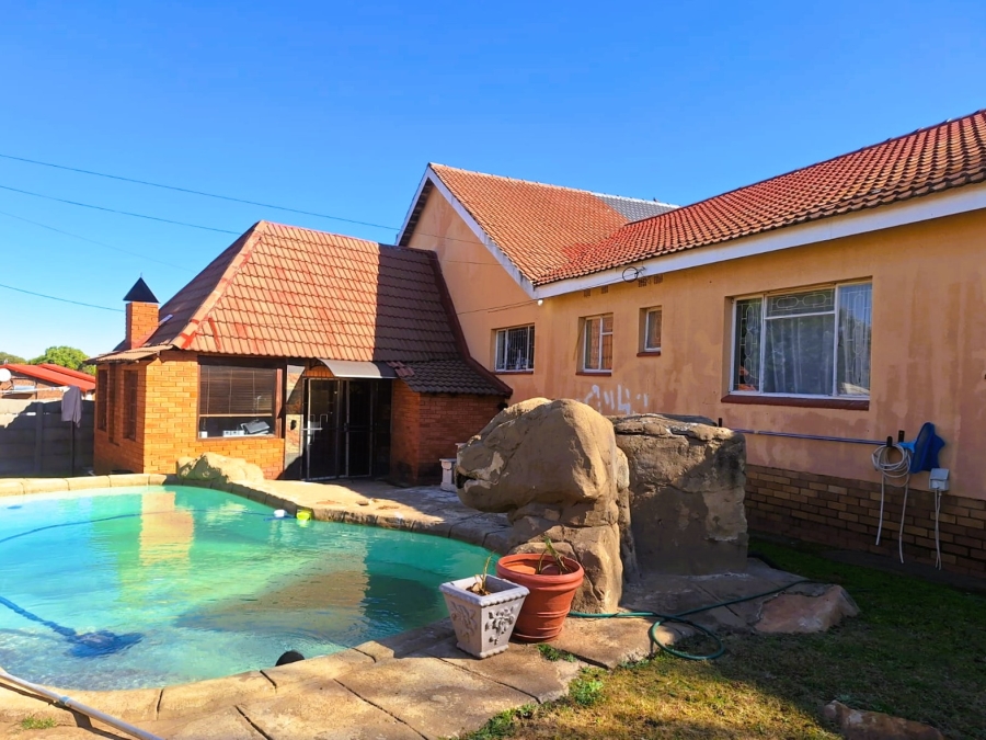 4 Bedroom Property for Sale in Rensburg Gauteng