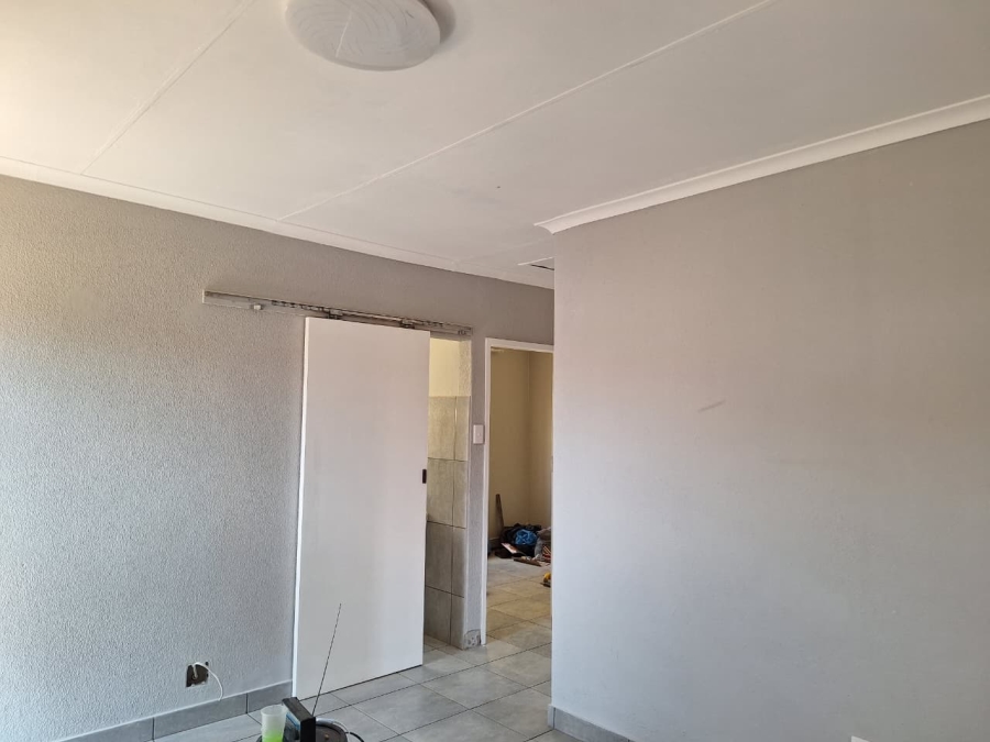 2 Bedroom Property for Sale in Ratanda Gauteng