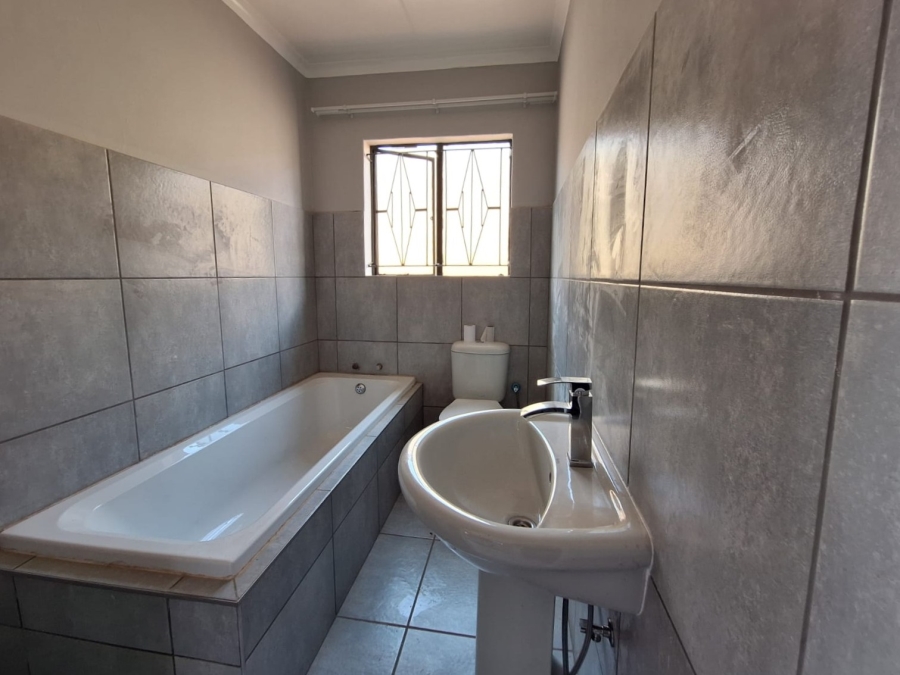 2 Bedroom Property for Sale in Ratanda Gauteng
