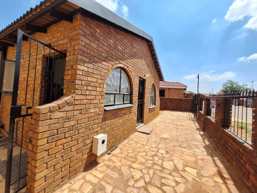 2 Bedroom Property for Sale in Ratanda Gauteng
