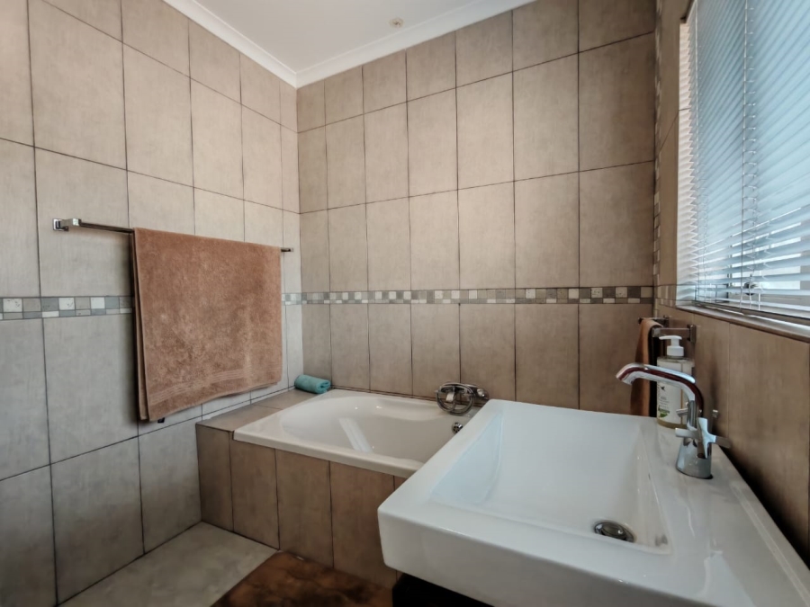 3 Bedroom Property for Sale in Three Rivers East Gauteng