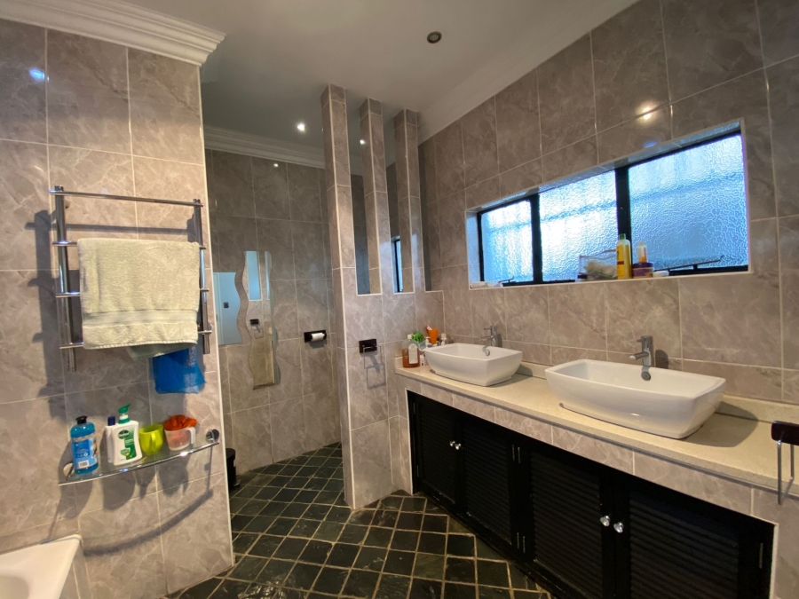 5 Bedroom Property for Sale in Colbyn Gauteng