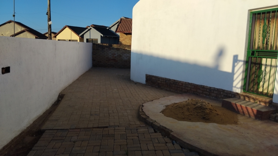2 Bedroom Property for Sale in Kagiso Gauteng