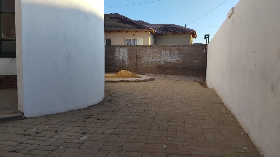 2 Bedroom Property for Sale in Kagiso Gauteng