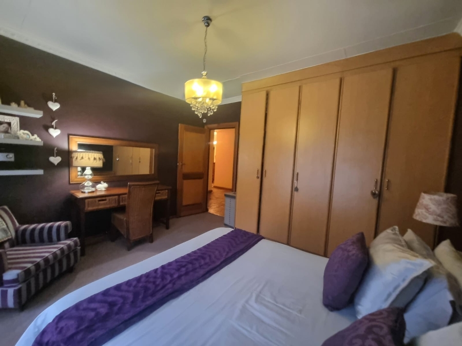 4 Bedroom Property for Sale in Unitas Park Gauteng