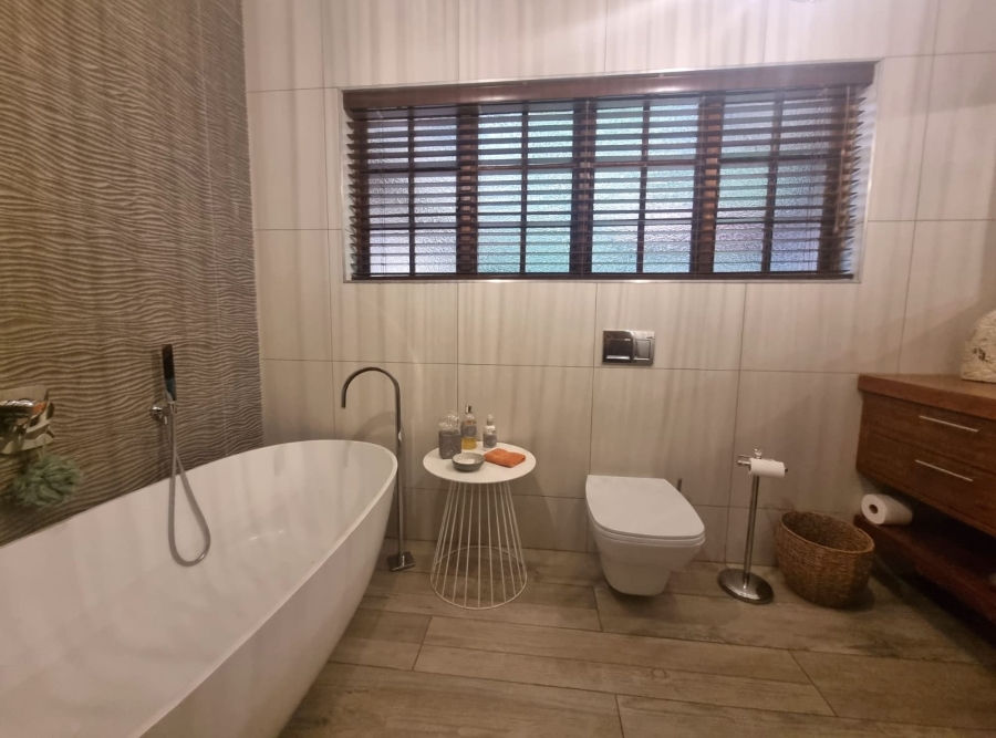 4 Bedroom Property for Sale in Unitas Park Gauteng