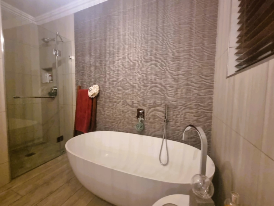 4 Bedroom Property for Sale in Unitas Park Gauteng