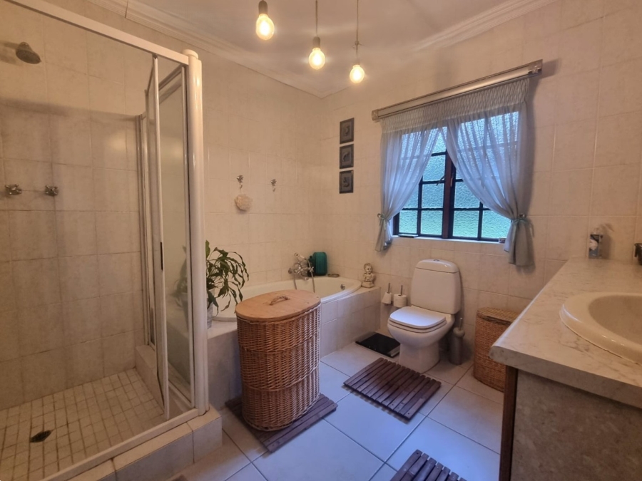 4 Bedroom Property for Sale in Unitas Park Gauteng