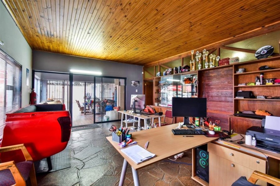 4 Bedroom Property for Sale in Sinoville Gauteng