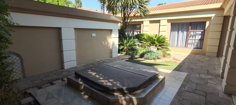 3 Bedroom Property for Sale in Three Rivers Proper Gauteng