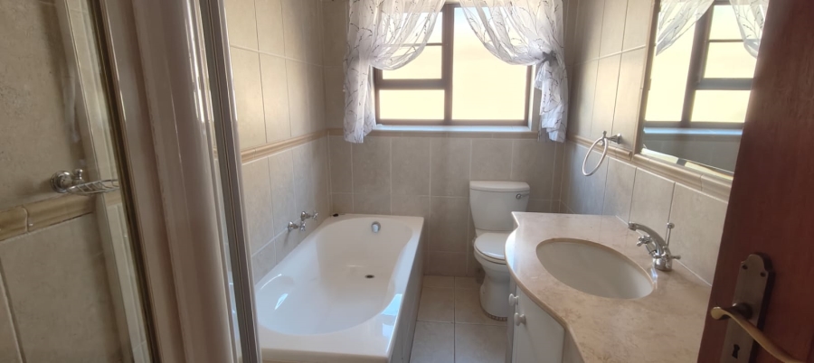 3 Bedroom Property for Sale in Three Rivers Proper Gauteng