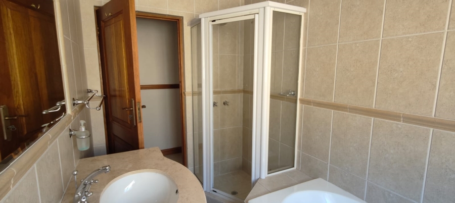 3 Bedroom Property for Sale in Three Rivers Proper Gauteng