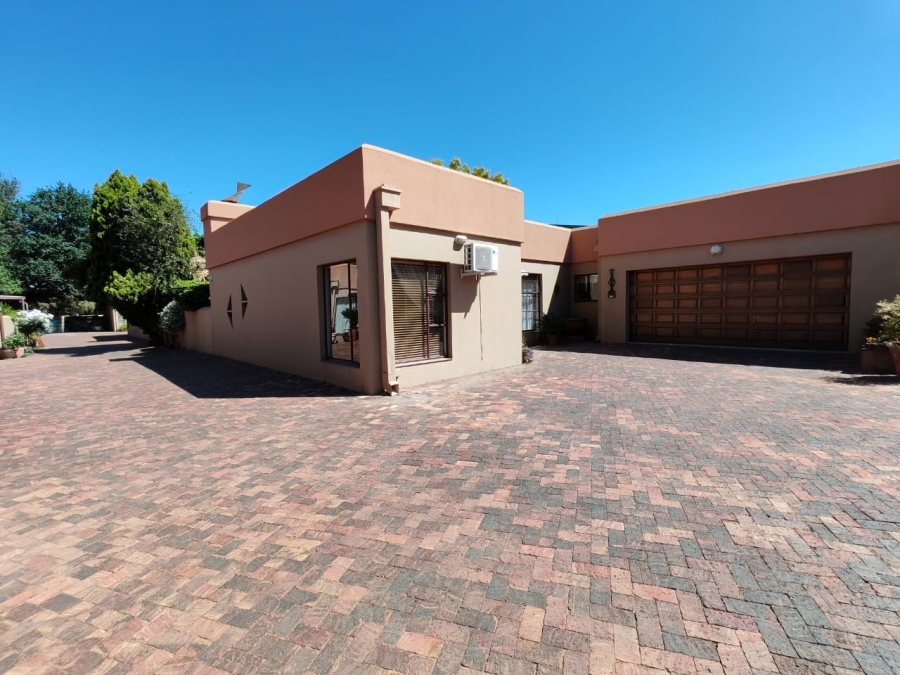 3 Bedroom Property for Sale in Three Rivers Proper Gauteng