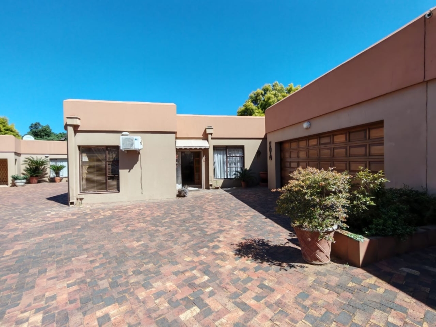 3 Bedroom Property for Sale in Three Rivers Proper Gauteng
