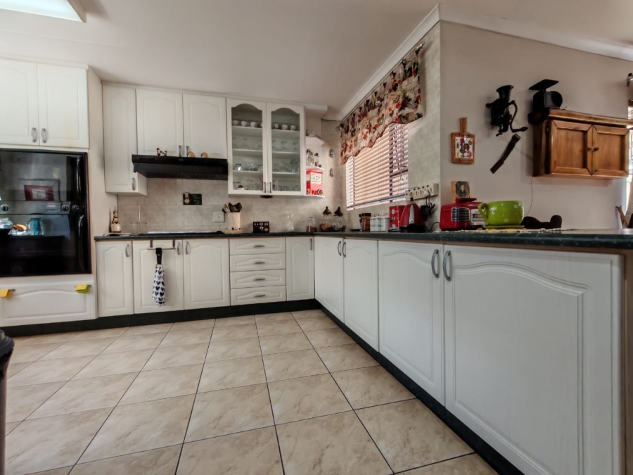 3 Bedroom Property for Sale in Three Rivers Proper Gauteng