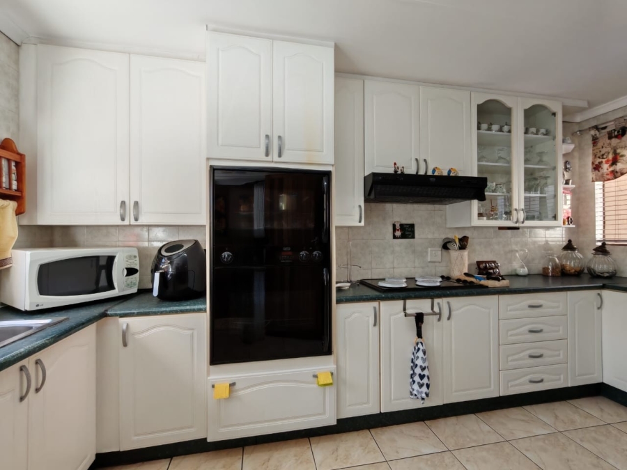 3 Bedroom Property for Sale in Three Rivers Proper Gauteng