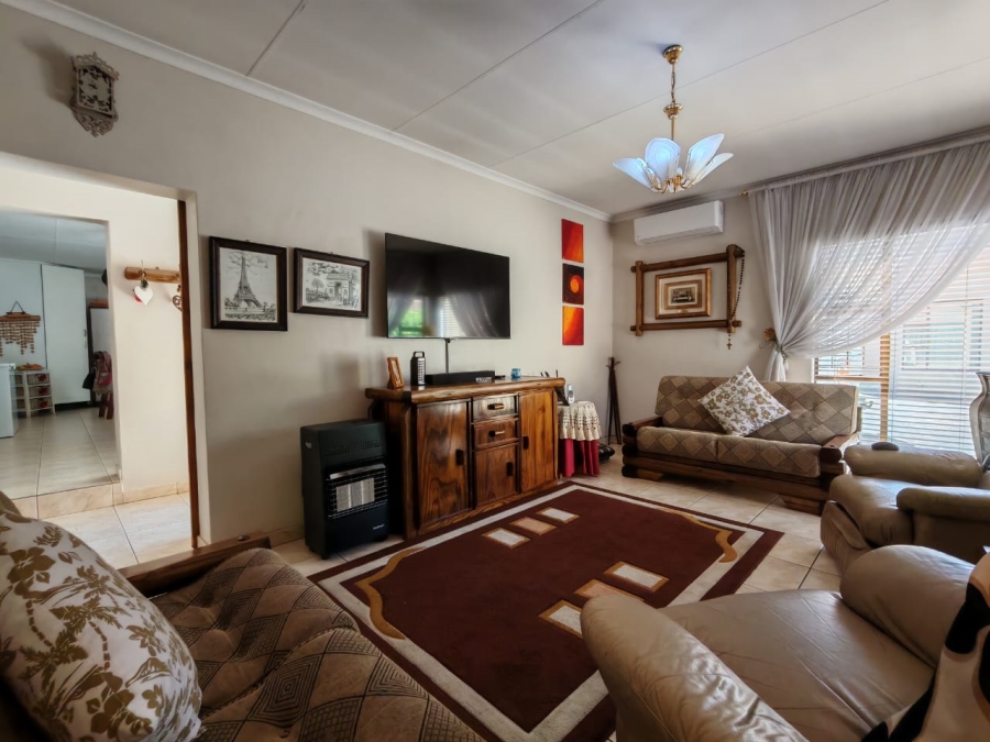 3 Bedroom Property for Sale in Three Rivers Proper Gauteng