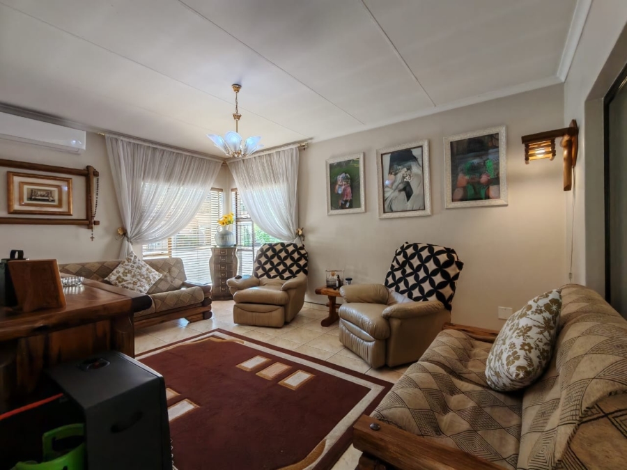 3 Bedroom Property for Sale in Three Rivers Proper Gauteng