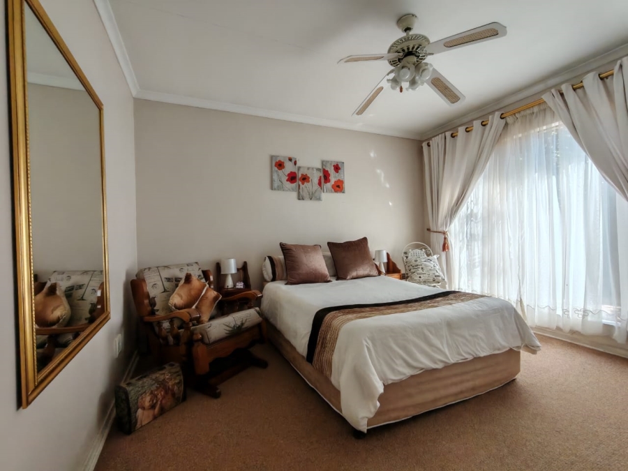 3 Bedroom Property for Sale in Three Rivers Proper Gauteng