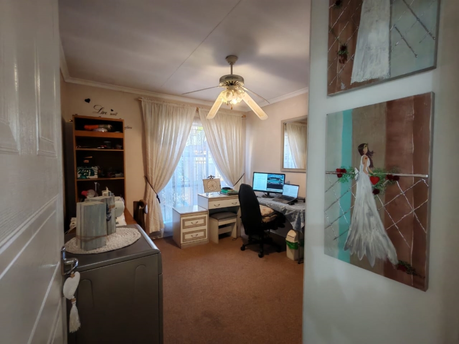 3 Bedroom Property for Sale in Three Rivers Proper Gauteng