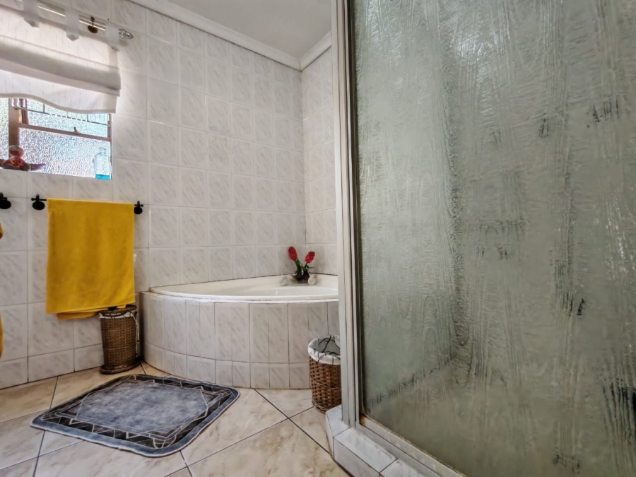 3 Bedroom Property for Sale in Three Rivers Proper Gauteng