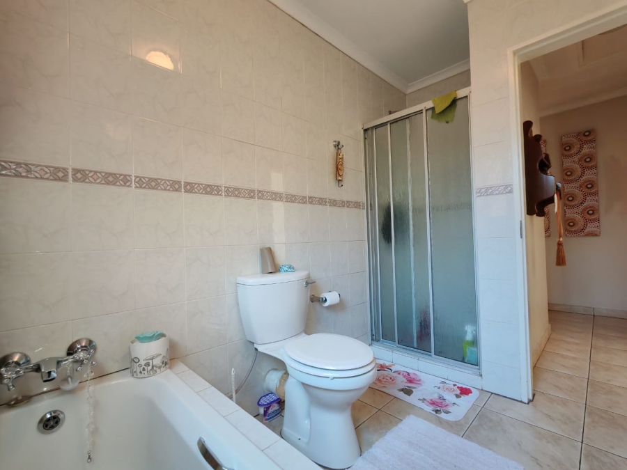 3 Bedroom Property for Sale in Three Rivers Proper Gauteng