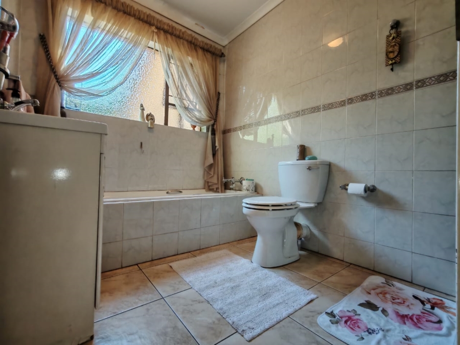 3 Bedroom Property for Sale in Three Rivers Proper Gauteng