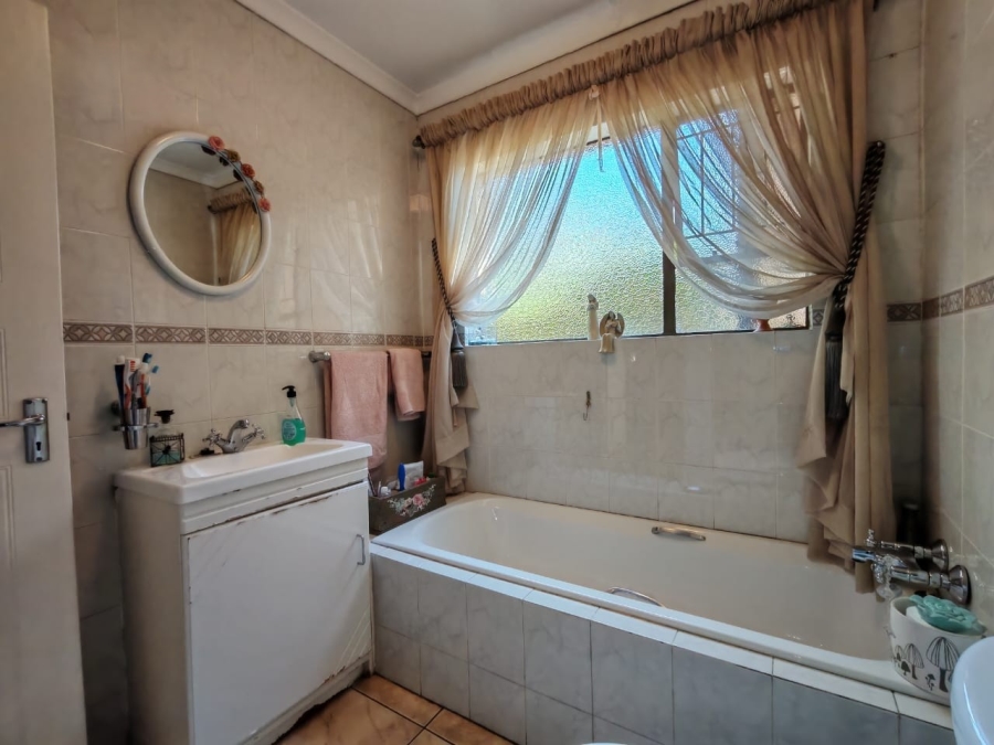 3 Bedroom Property for Sale in Three Rivers Proper Gauteng