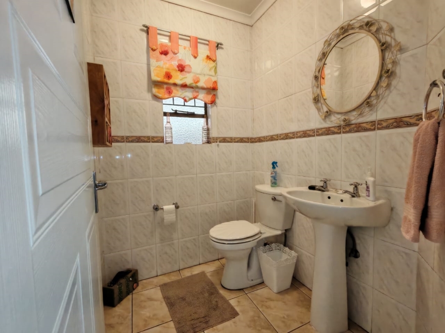 3 Bedroom Property for Sale in Three Rivers Proper Gauteng