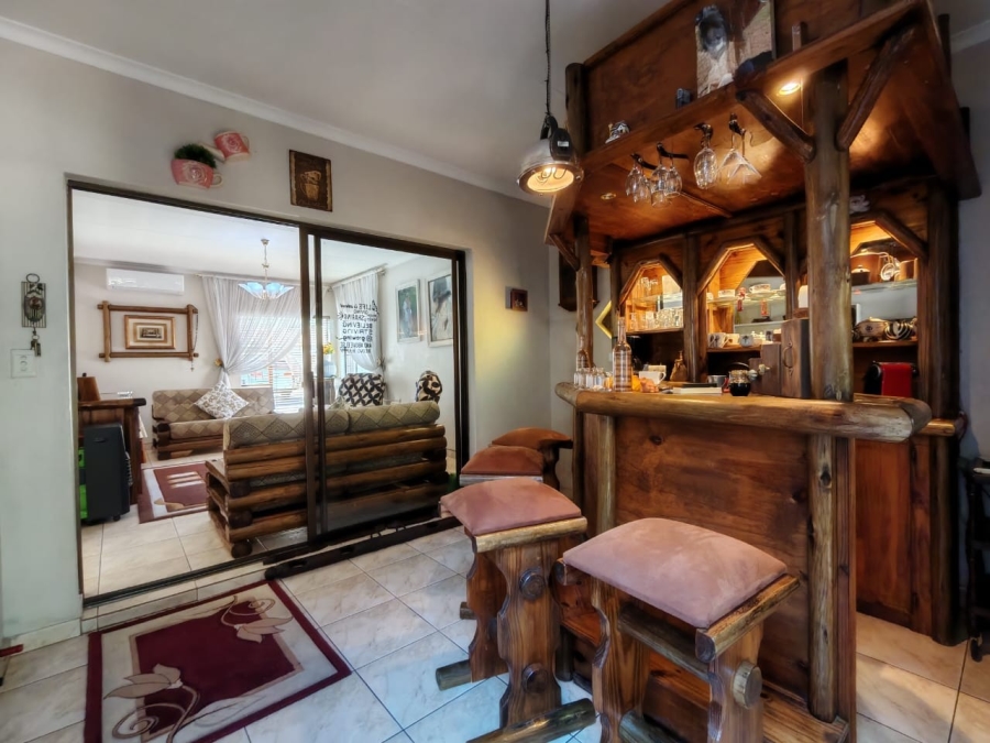 3 Bedroom Property for Sale in Three Rivers Proper Gauteng