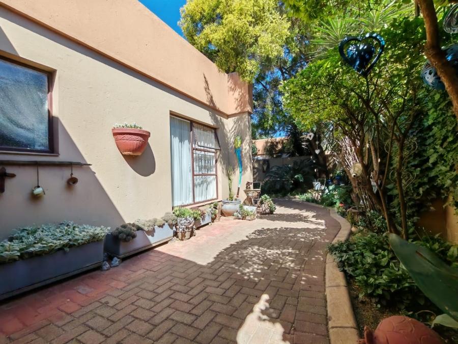3 Bedroom Property for Sale in Three Rivers Proper Gauteng