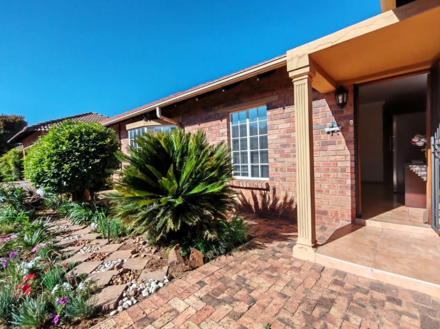 3 Bedroom Property for Sale in Three Rivers Proper Gauteng