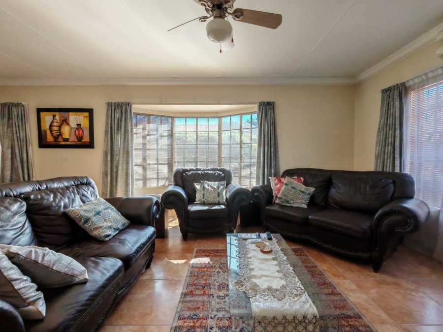 3 Bedroom Property for Sale in Three Rivers Proper Gauteng