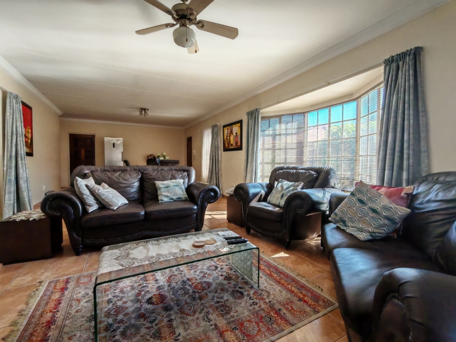 3 Bedroom Property for Sale in Three Rivers Proper Gauteng