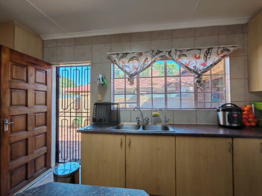 3 Bedroom Property for Sale in Three Rivers Proper Gauteng