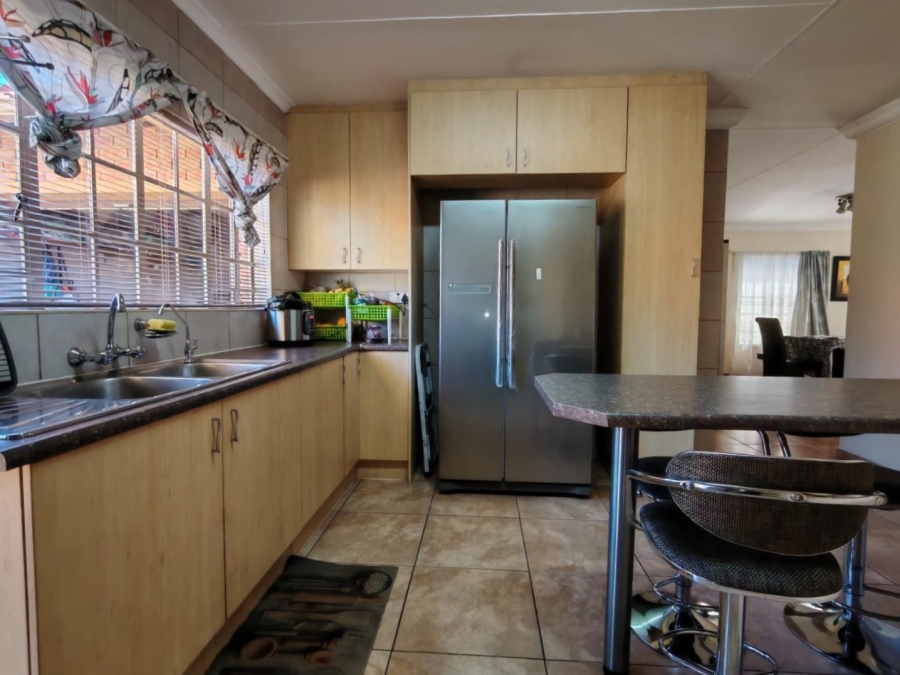 3 Bedroom Property for Sale in Three Rivers Proper Gauteng